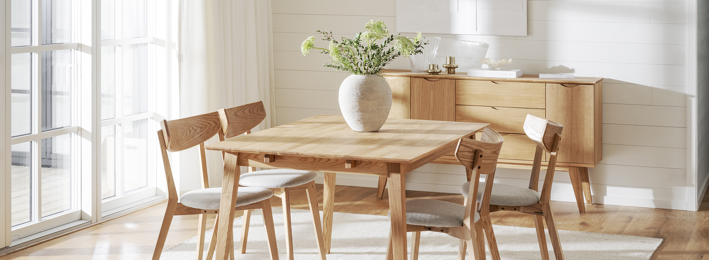 filippa dining table oak ami chair.
