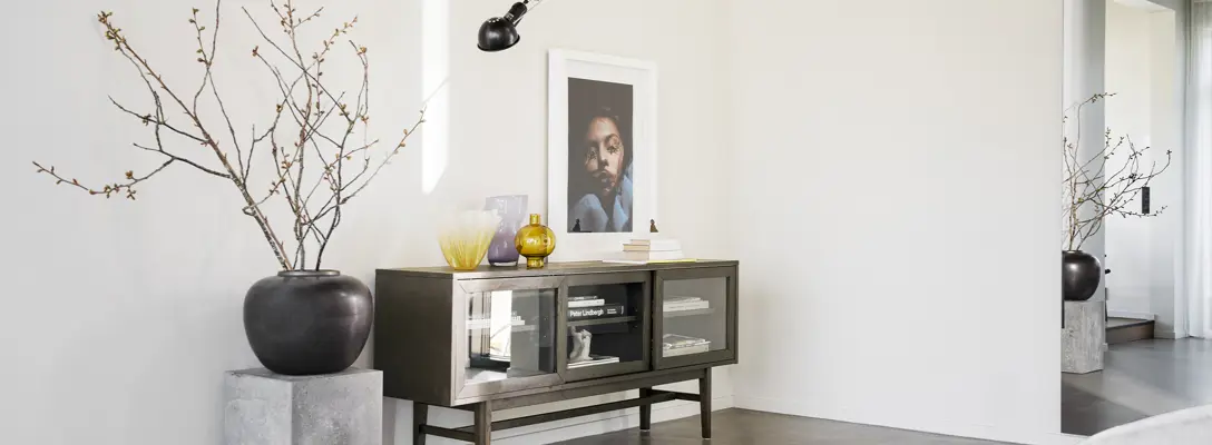Hero hazelton glas cabinet brown.