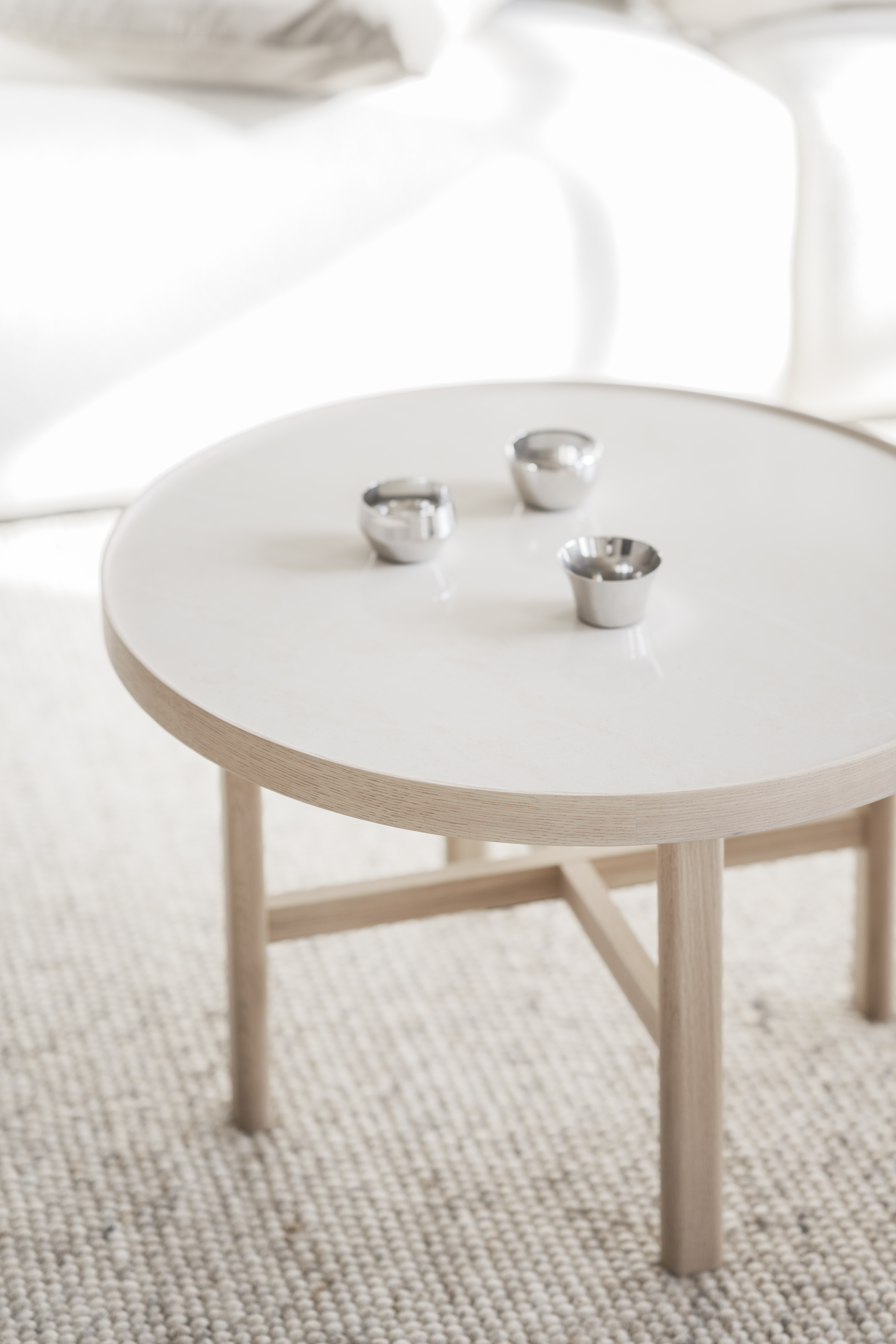 【Lrose】WTW　MARVERICKS COFFEE TABLE Merax Unique Color Matching & Line Design Coffee Table with