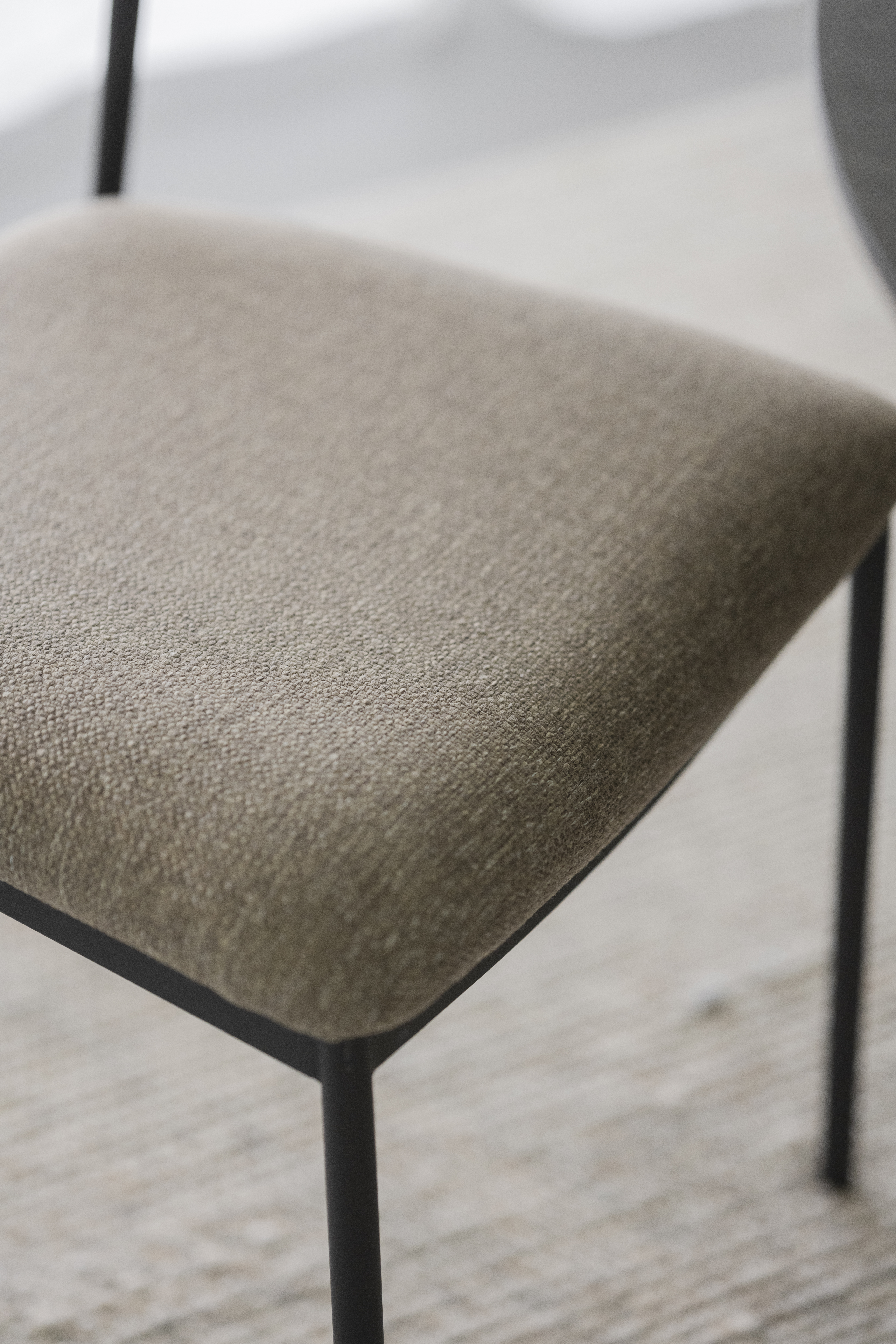 Maymont chair, Oak/dark beige/black | Rowico Home