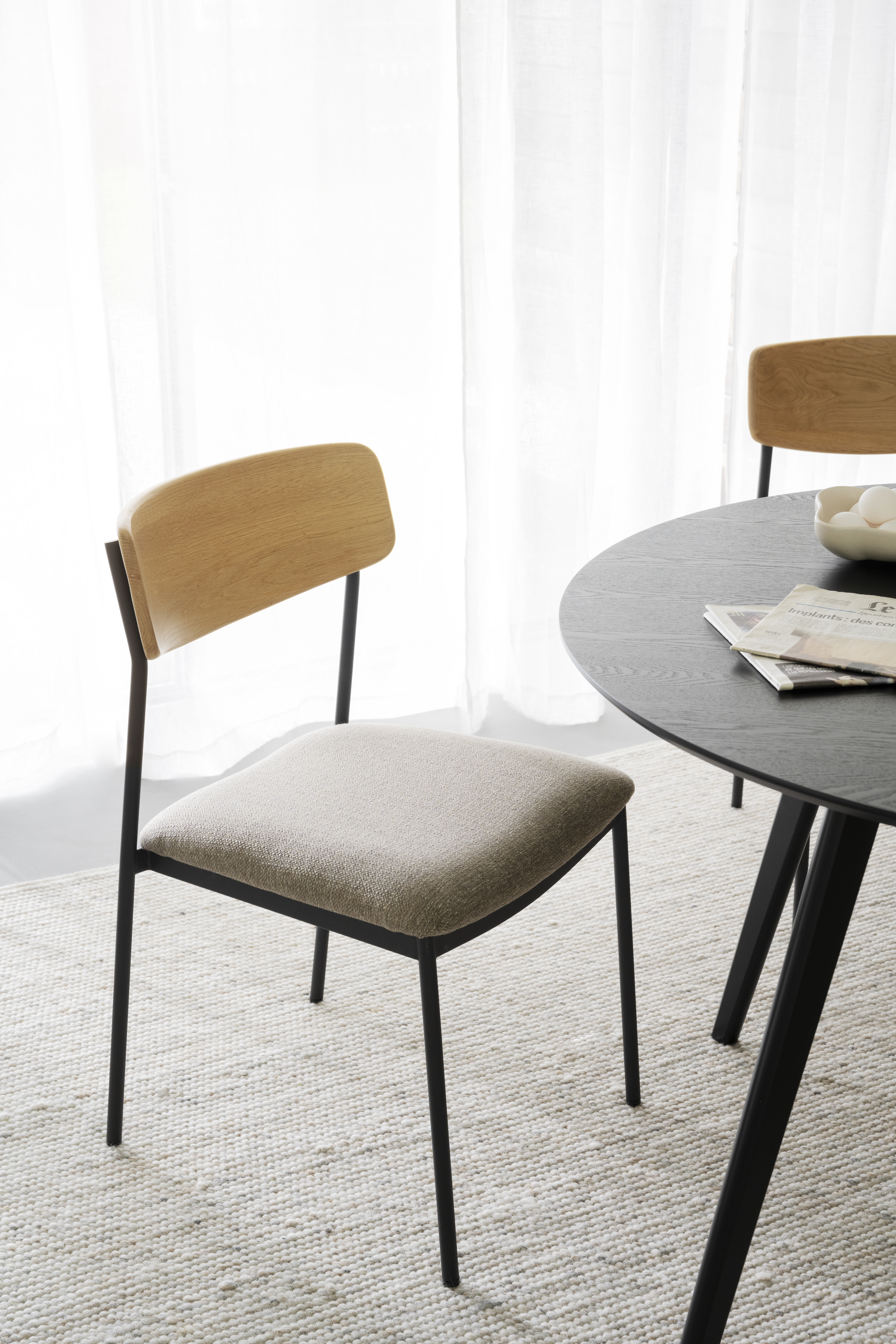 Maymont chair, Oak/dark beige/black | Rowico Home