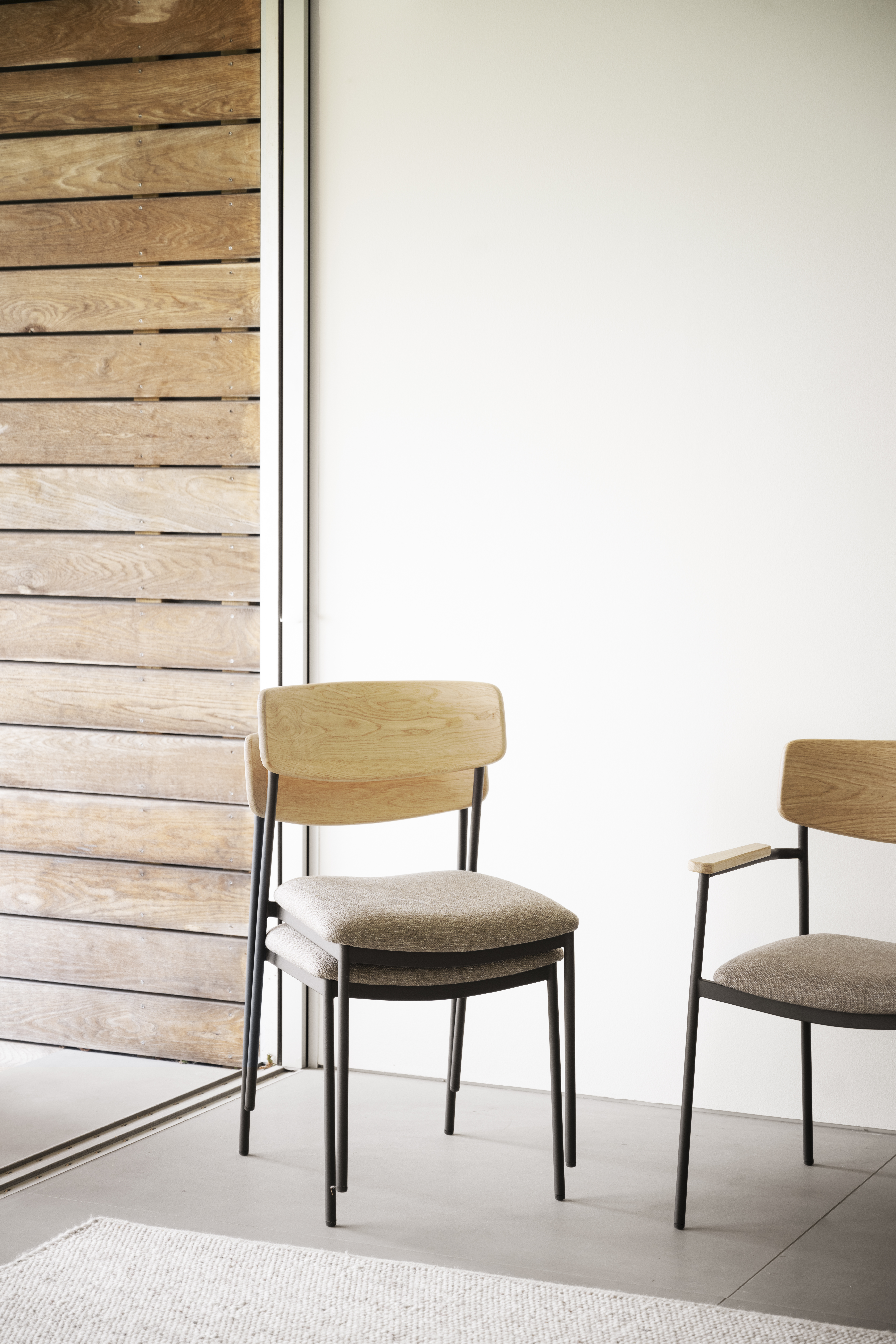 Maymont chair, Oak/dark beige/black | Rowico Home