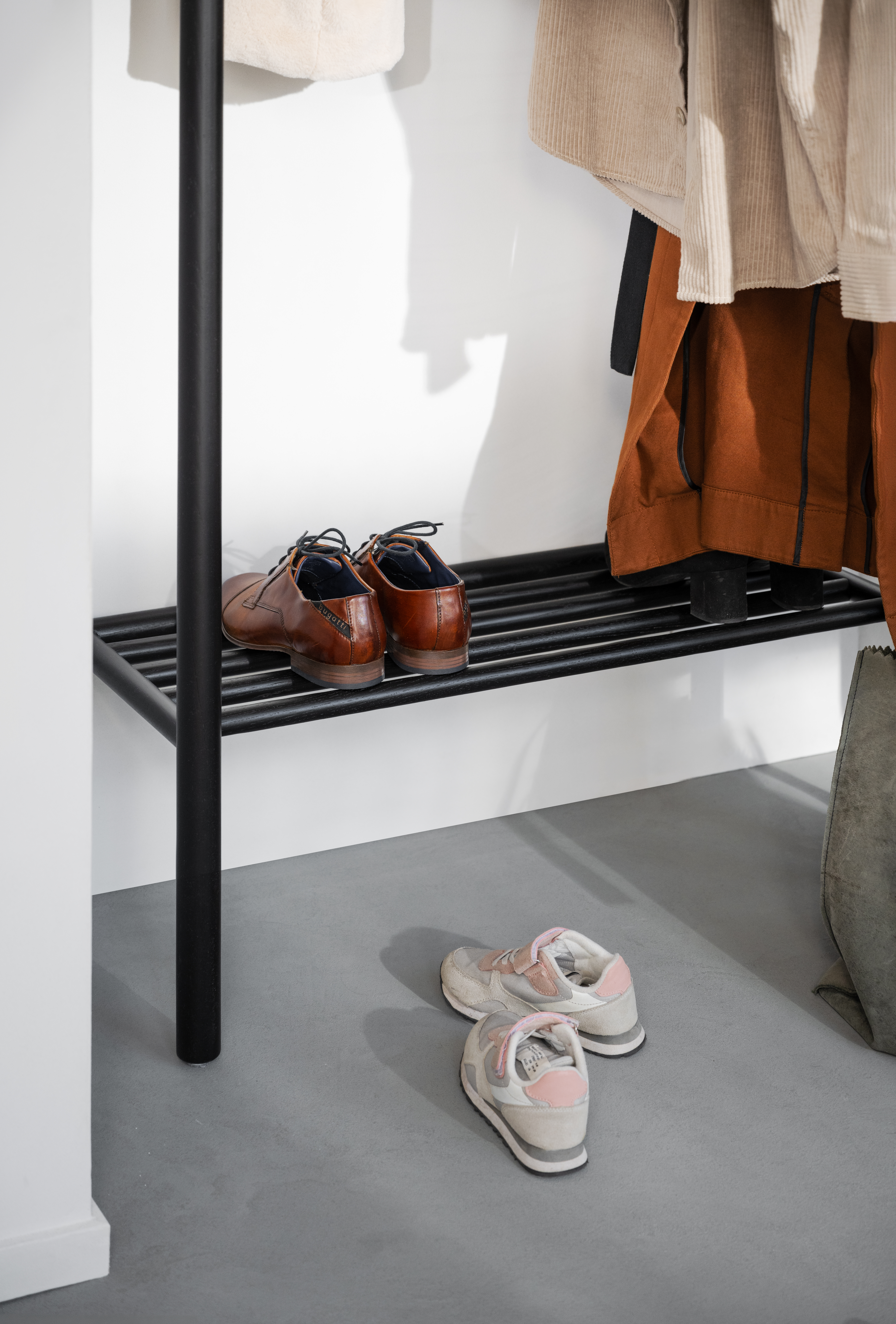 Milford clothes stand, Black, 91x39x181 cm | Rowico Home