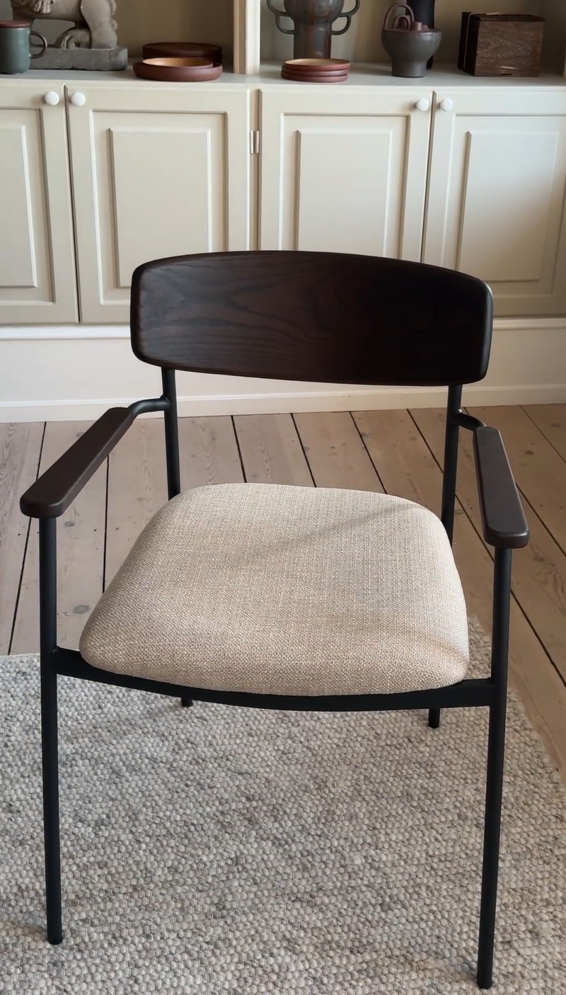 Maymont chair, Oak/dark beige/black | Rowico Home