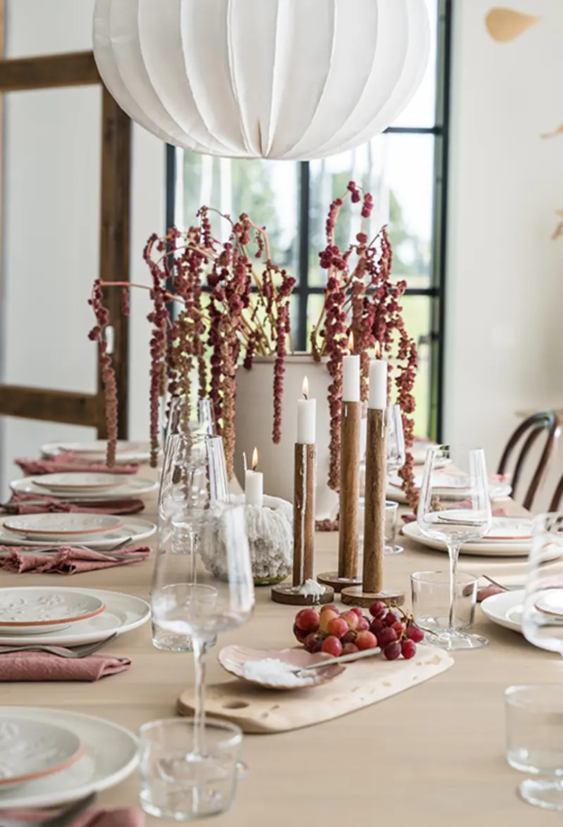 Gardner table setting warm colors.