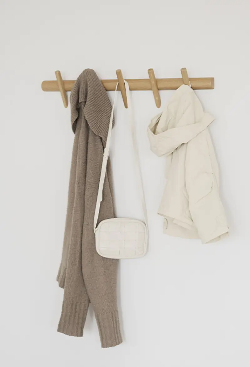 Hillmond hook rail oak.