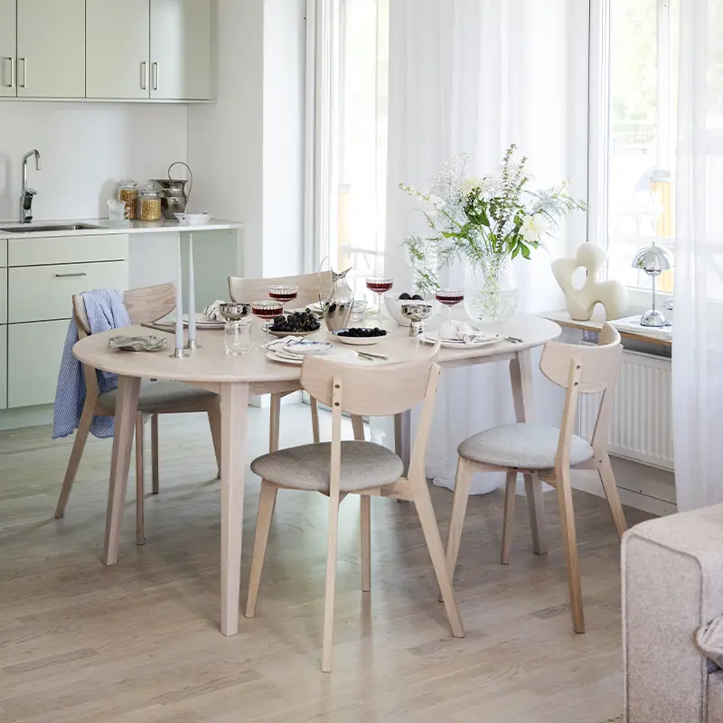 Filippa dining table whitewash ami chair.