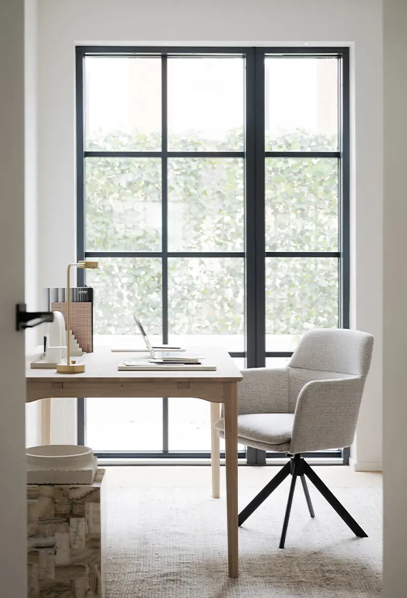 Gladstone chair markham dining table whitewash.