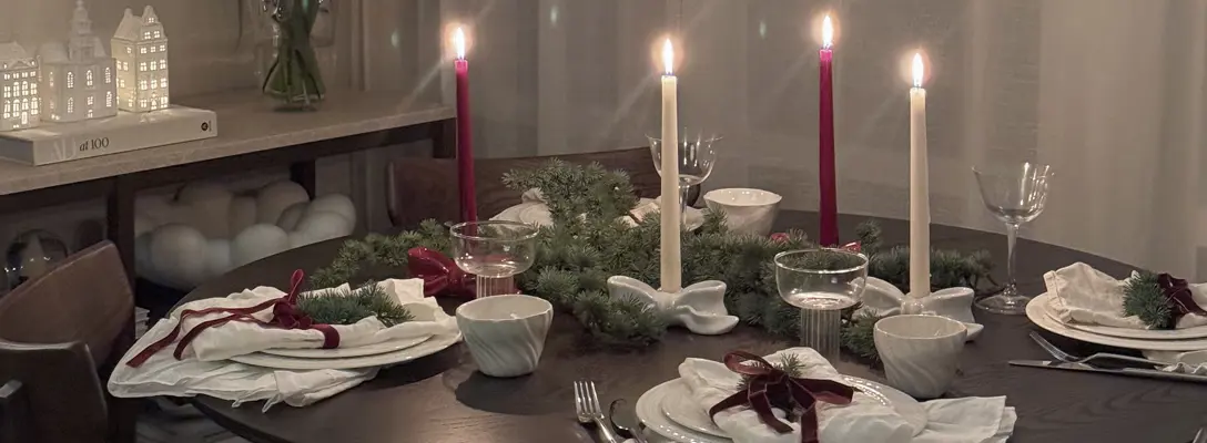 christmas table setting hero