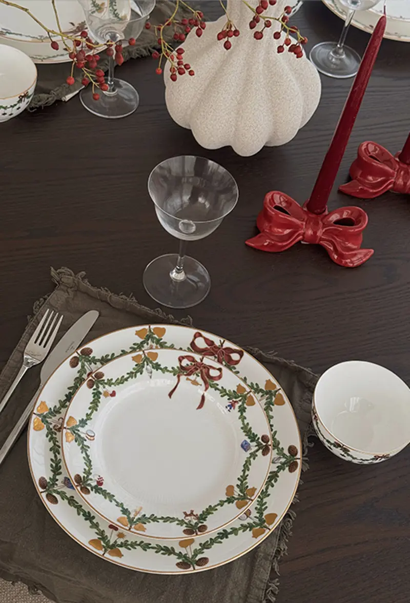 classic christmas table setting top