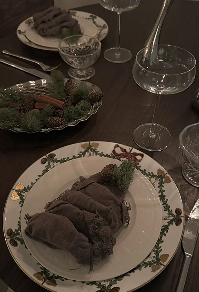 green table setting christmas closeup