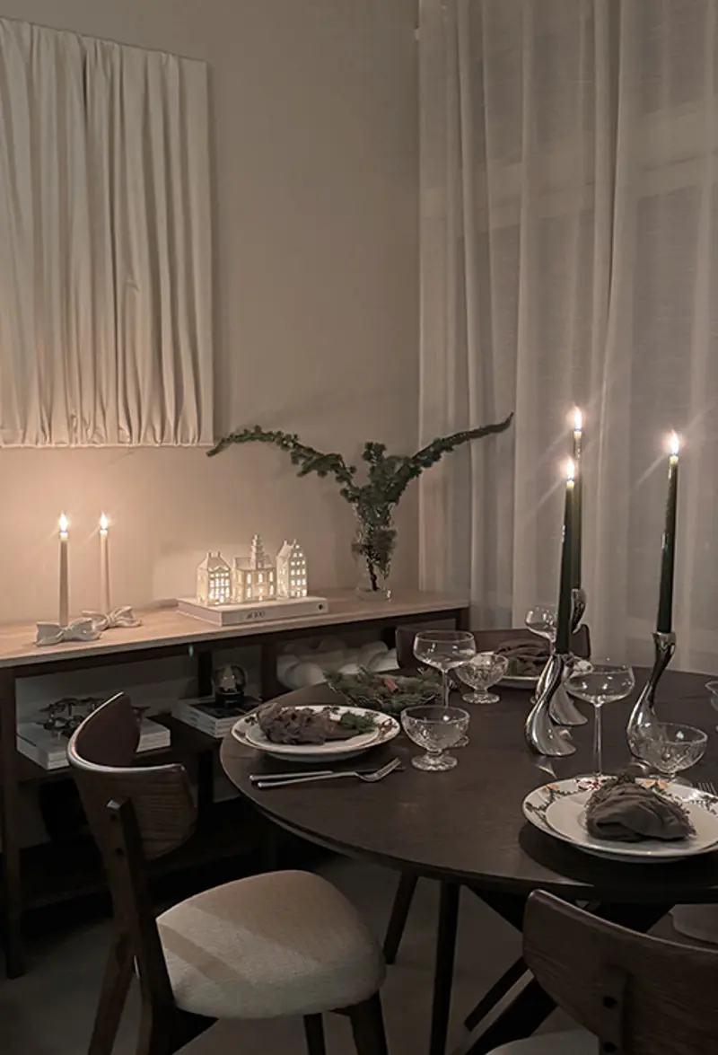 green table setting christmas side