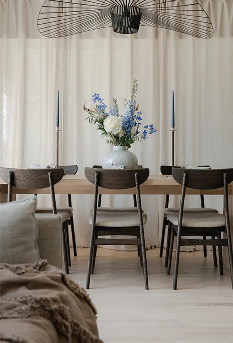 Stol rodham beige brun Emmett matbord vitpigmenterat blå detaljer px