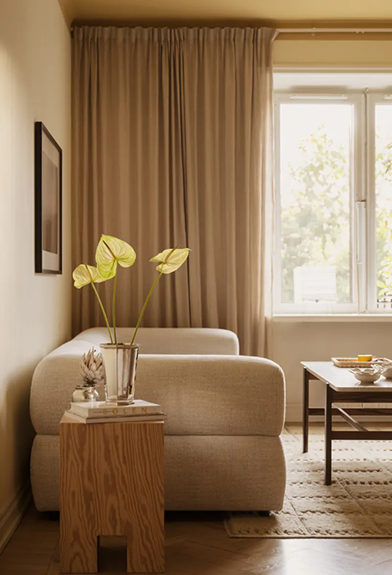 Falkner sofa Oscar 01 fabric livingroom side.