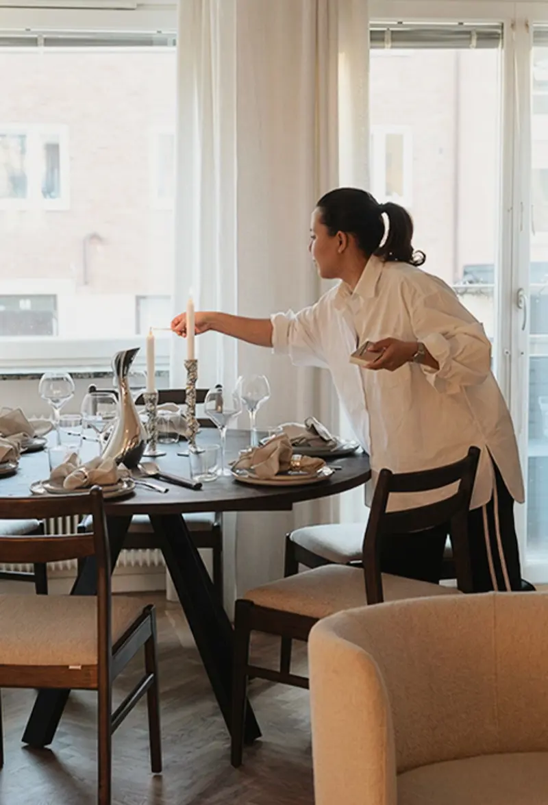 Markiz dining table lighting candles.