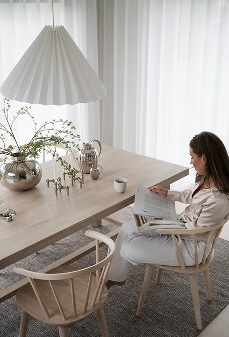 Brooklyn dining table carmen chair whitewash chrome detalis