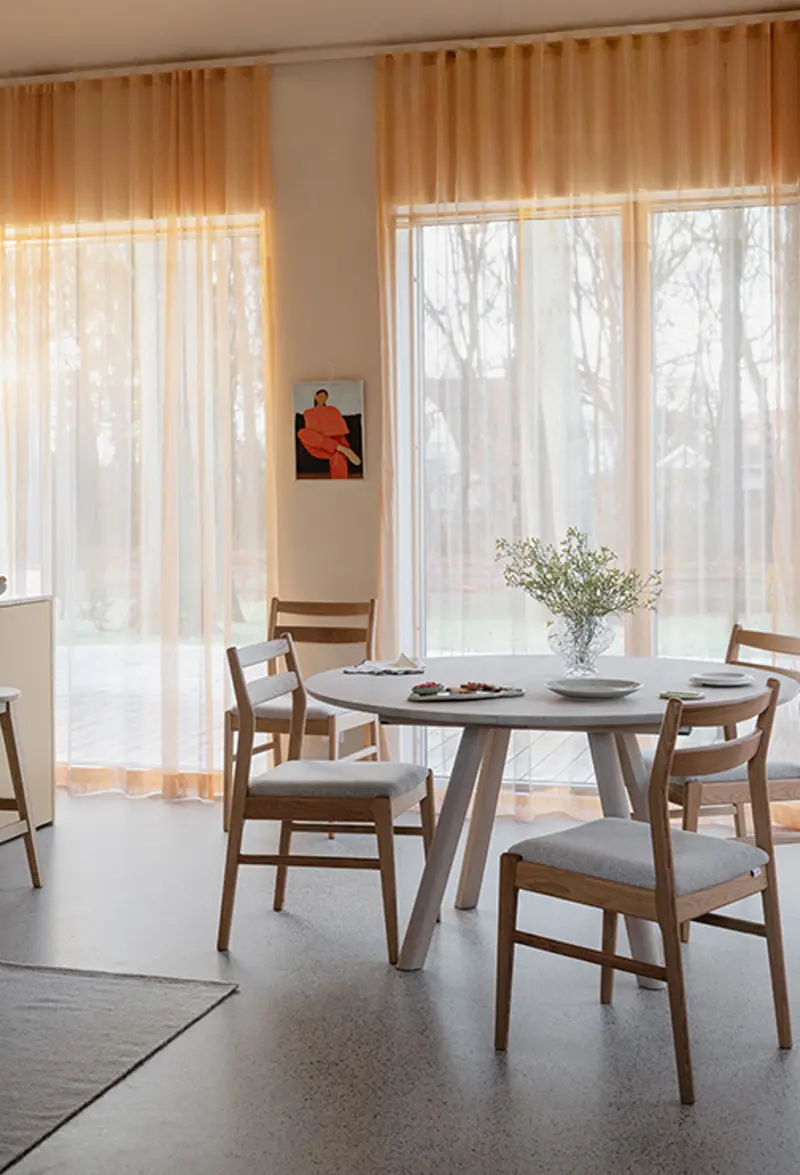 Clapperton ww dining table round kerwin dining chair oak.