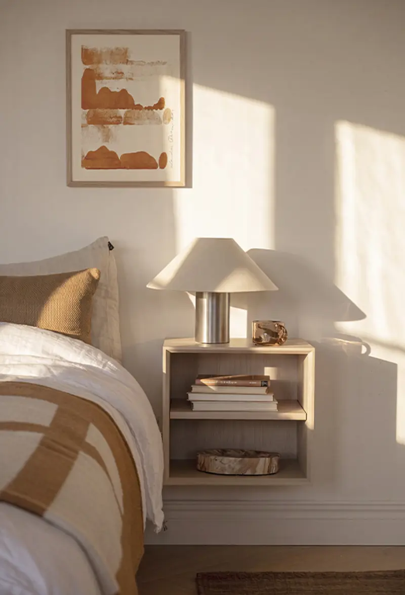 Singel modul bedroom white wash shelf.