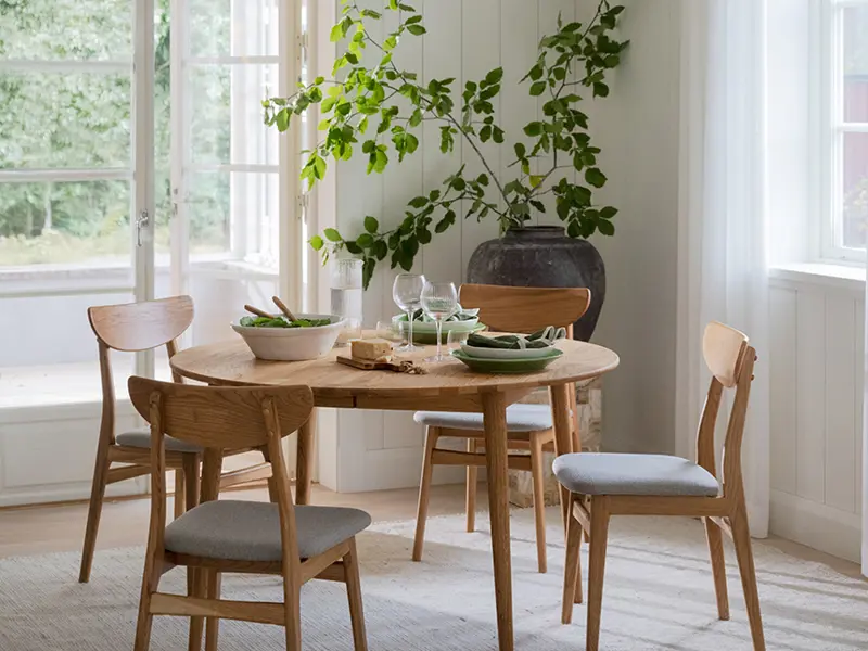 Tyler dining table oak rodham chair.