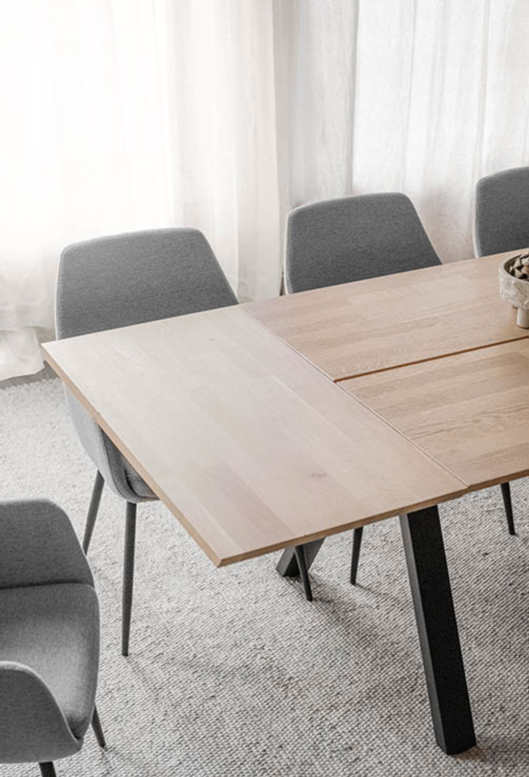 Carradale matbord med tilläggskiva vitpigmenterat FSC-certfierat trä