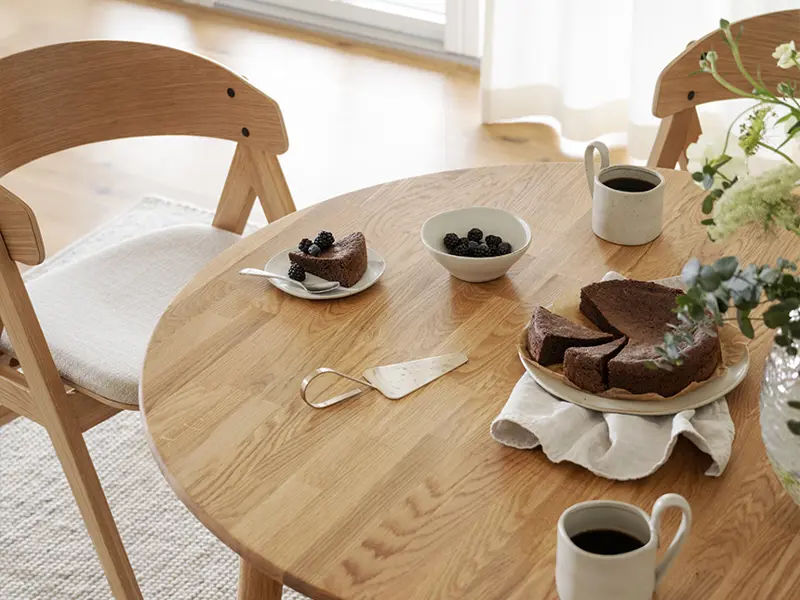 Tyler dining table oak.